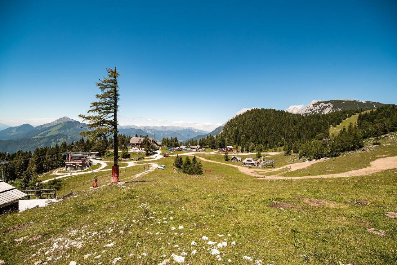 Apartments Zvoh, Krvavec, Ski-In, Ski-Out Cerklje na Gorenjskem Luaran gambar