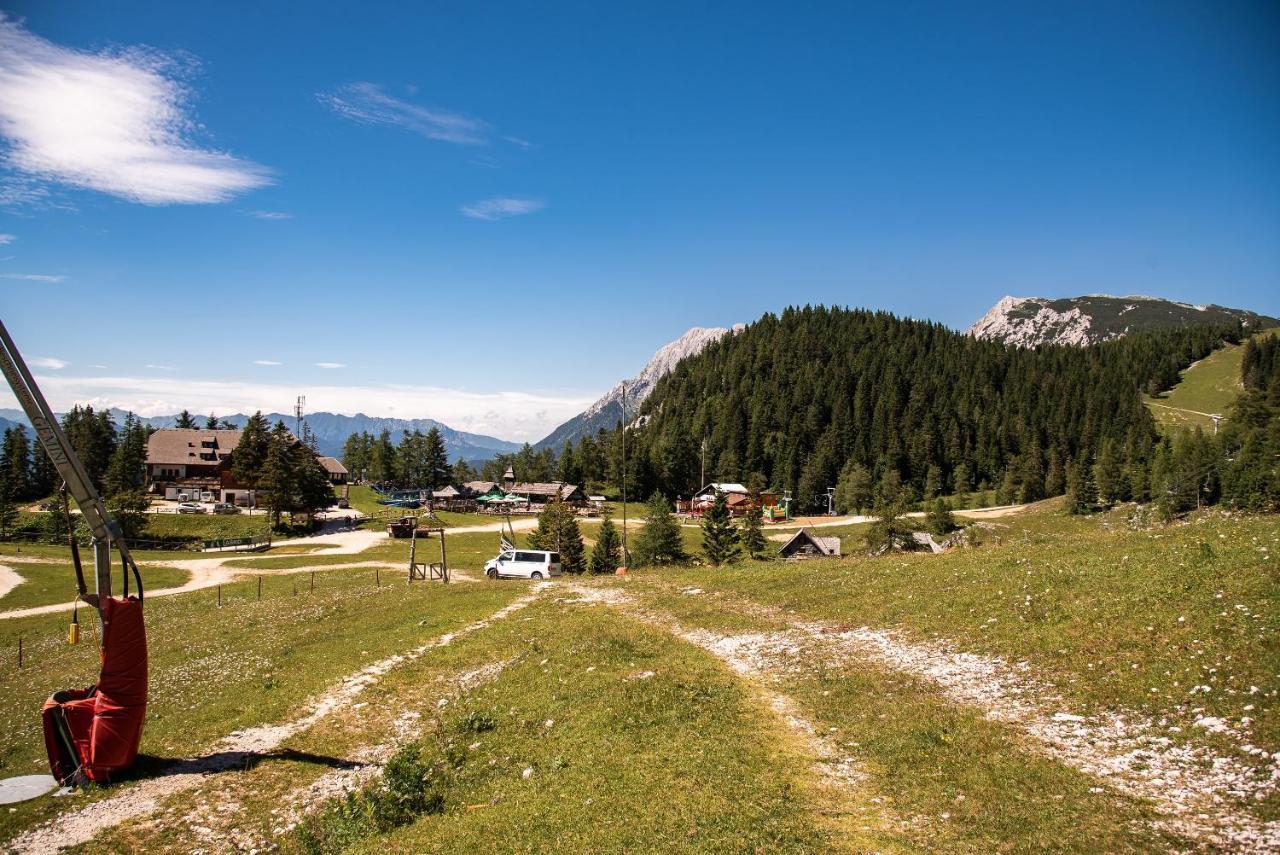 Apartments Zvoh, Krvavec, Ski-In, Ski-Out Cerklje na Gorenjskem Luaran gambar