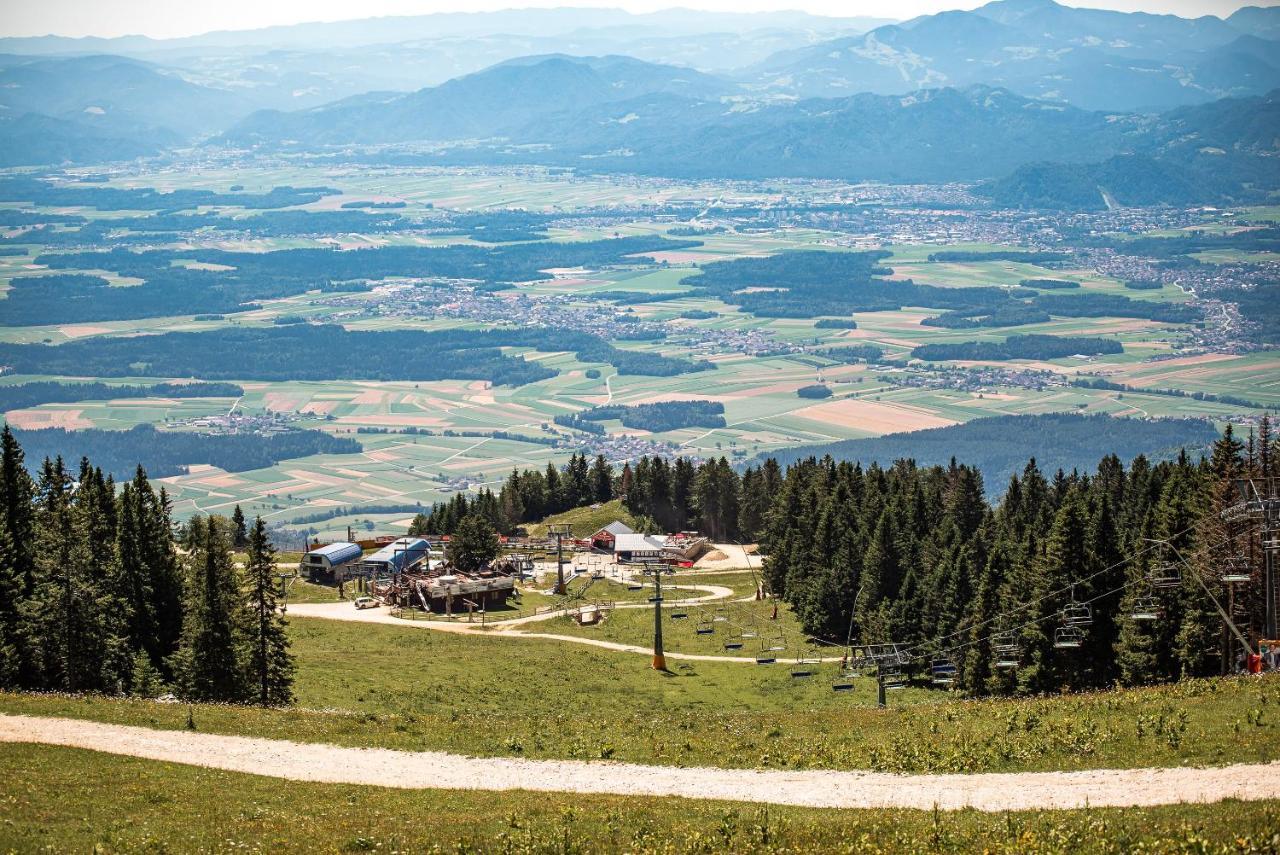 Apartments Zvoh, Krvavec, Ski-In, Ski-Out Cerklje na Gorenjskem Luaran gambar