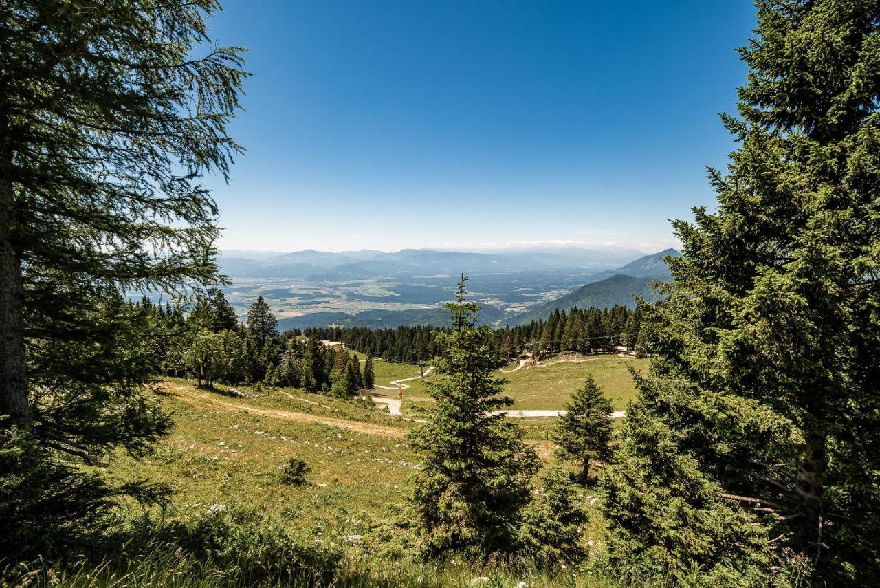 Apartments Zvoh, Krvavec, Ski-In, Ski-Out Cerklje na Gorenjskem Luaran gambar